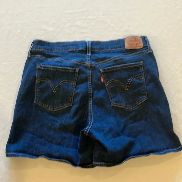 Levi’s women’s mid length Shorts‎ jean shorts size 32 excellent used condition - Picture 5 of 5